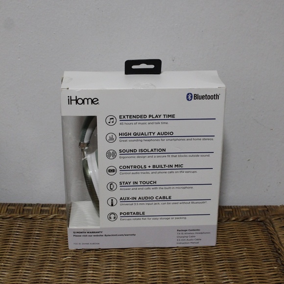 iHome TX--15 Bluetooth 45 Hour Play Time Headphones. Sz. 40mm Drivers.  Wireless - Picture 5 of 7